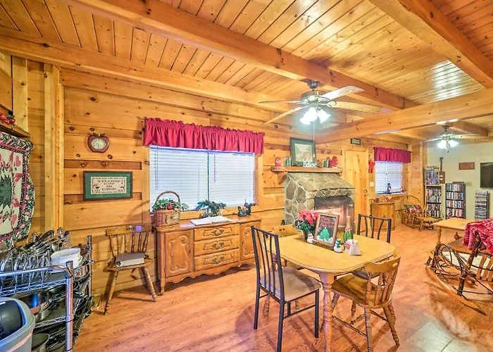 Cozy Tellico Plains Cabin With Large Mountain Creek!