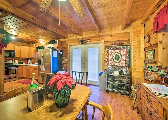 Cozy Tellico Plains Cabin With Large Mountain Creek!