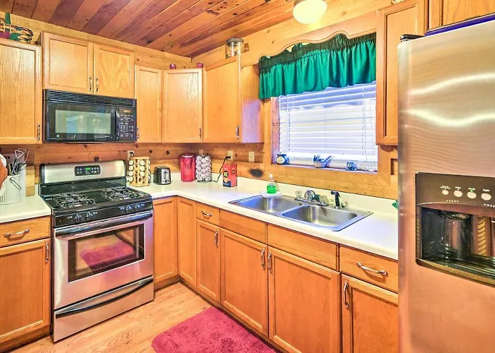 Cozy Tellico Plains Cabin With Large Mountain Creek!