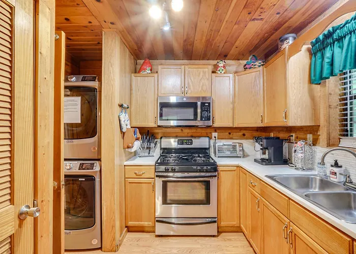 Cozy Tellico Plains Cabin With Large Mountain Creek!