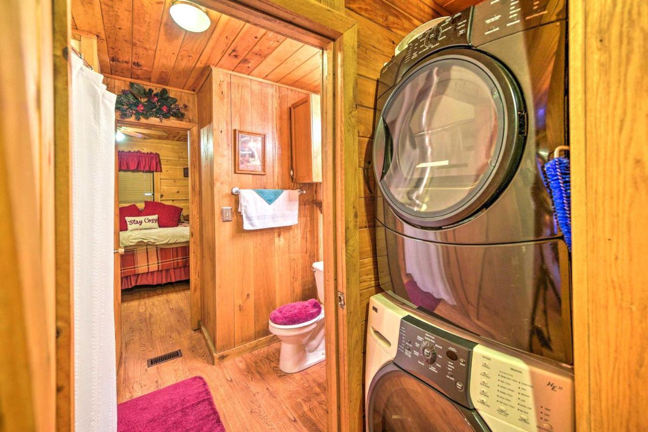 Hébergement de vacances Cozy With Large Mountain Creek! *