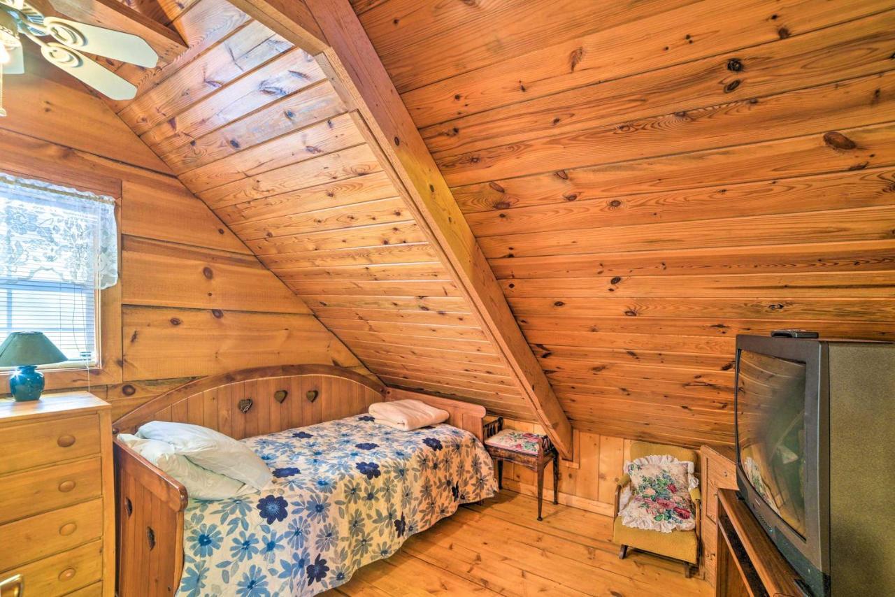Hébergement de vacances Cozy With Large Mountain Creek! Tellico Plains
