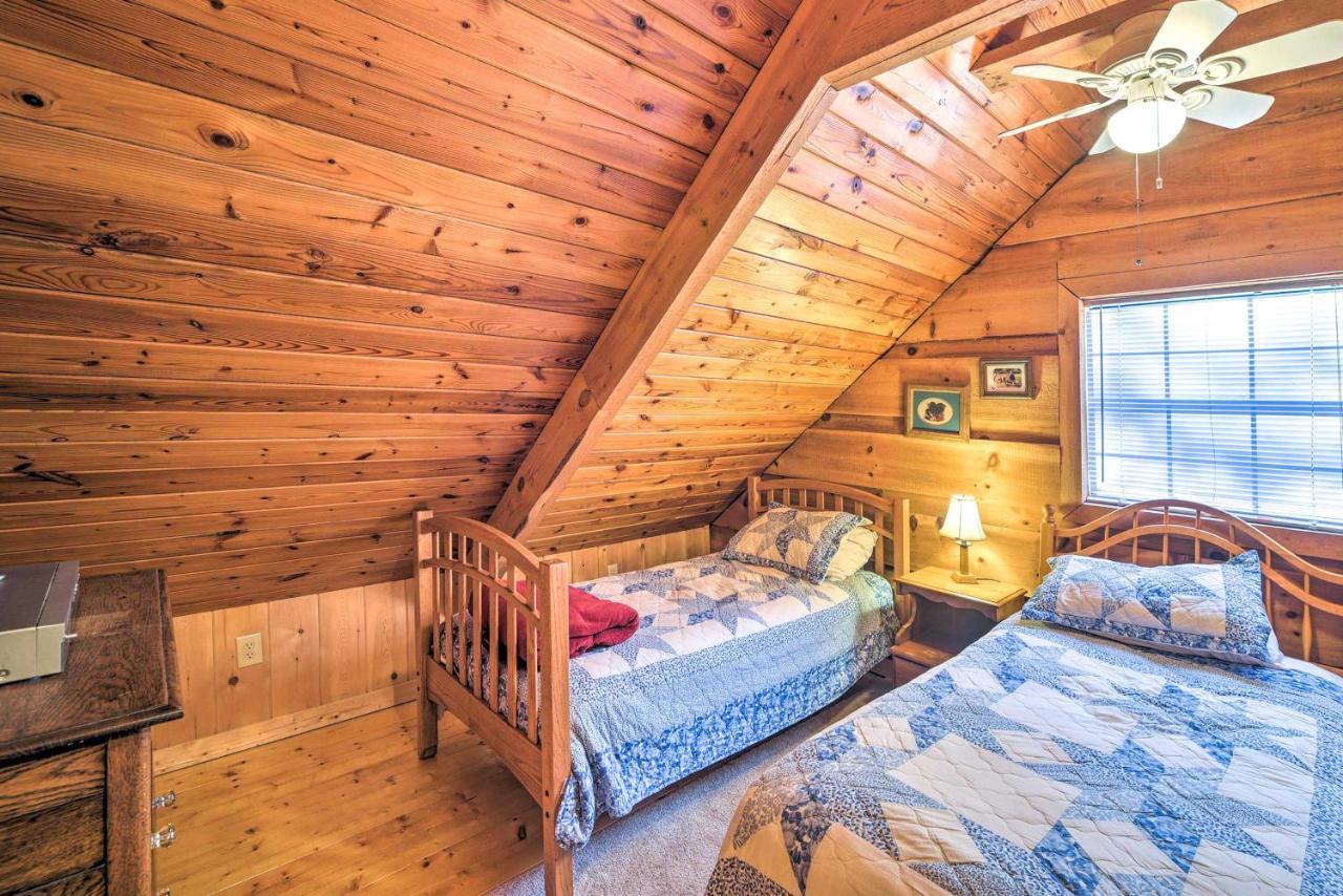 Cozy With Large Mountain Creek!