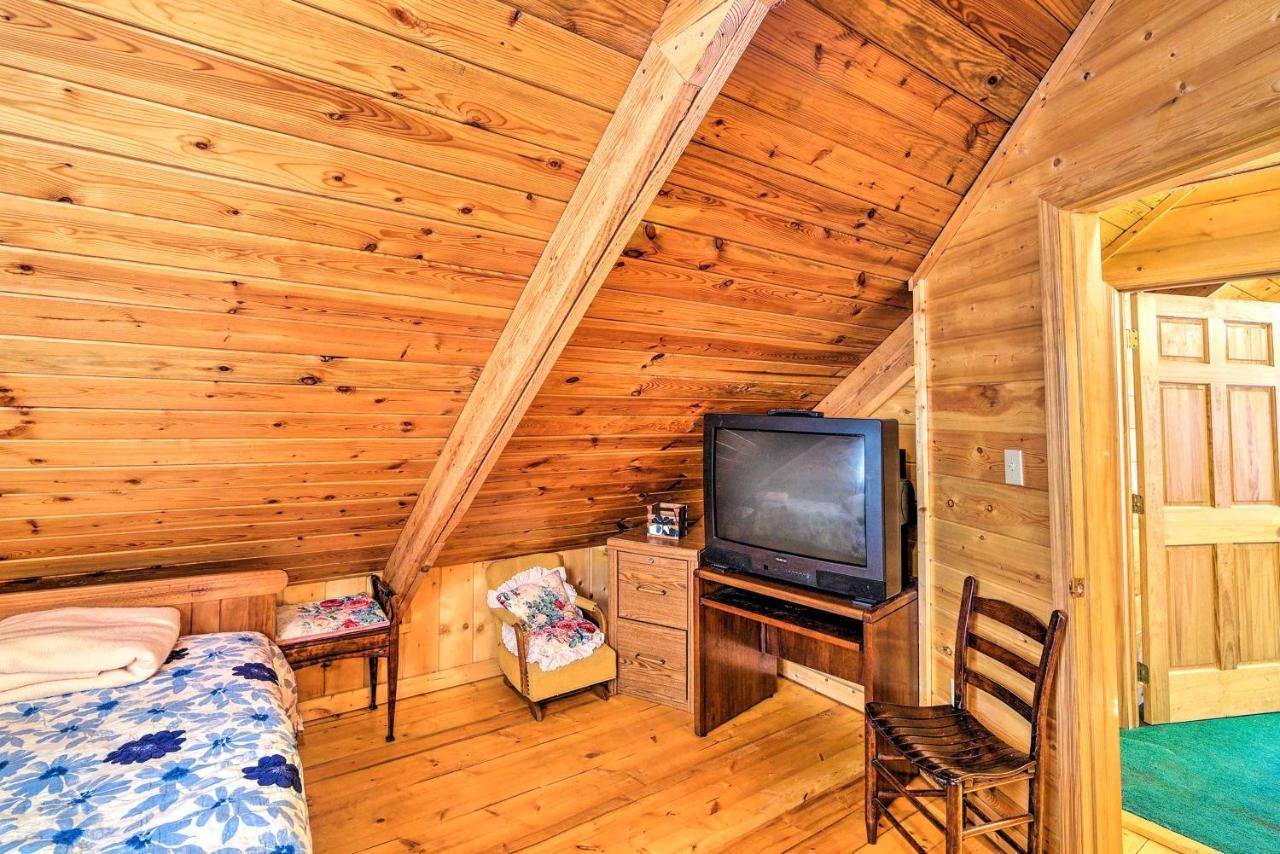Cozy With Large Mountain Creek! Hébergement de vacances