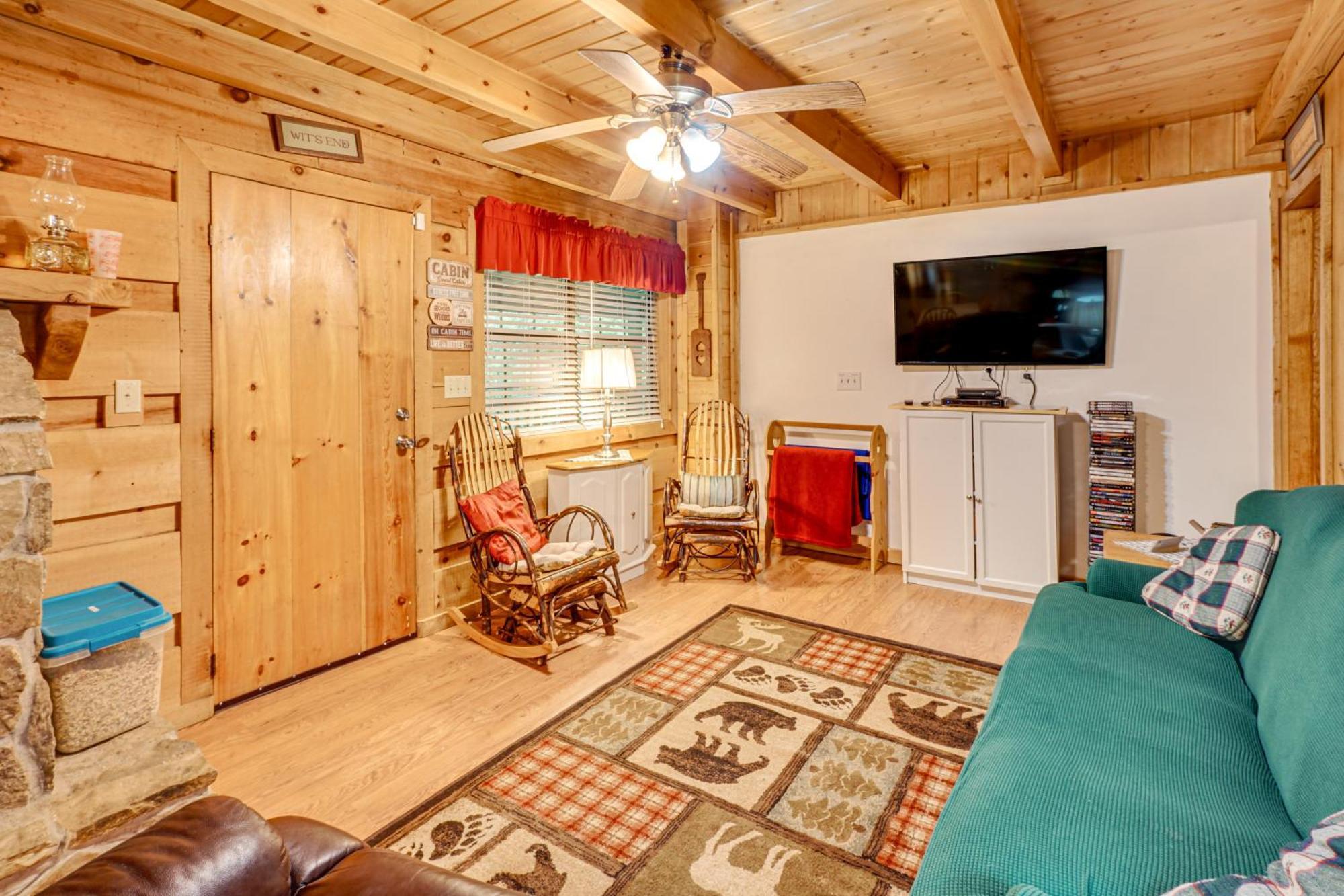 Cozy With Large Mountain Creek! * Tellico Plains