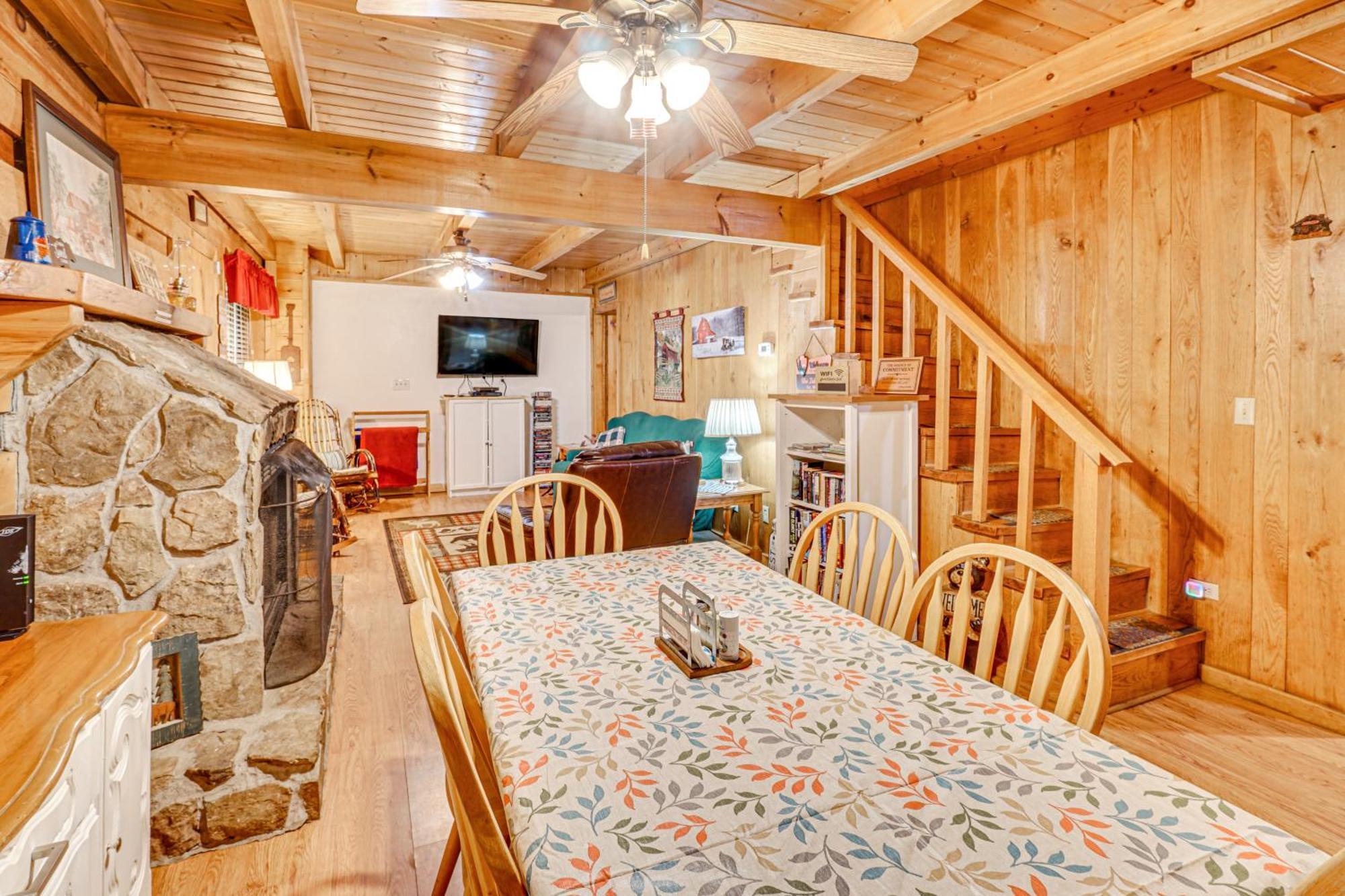 Cozy With Large Mountain Creek! * Tellico Plains
