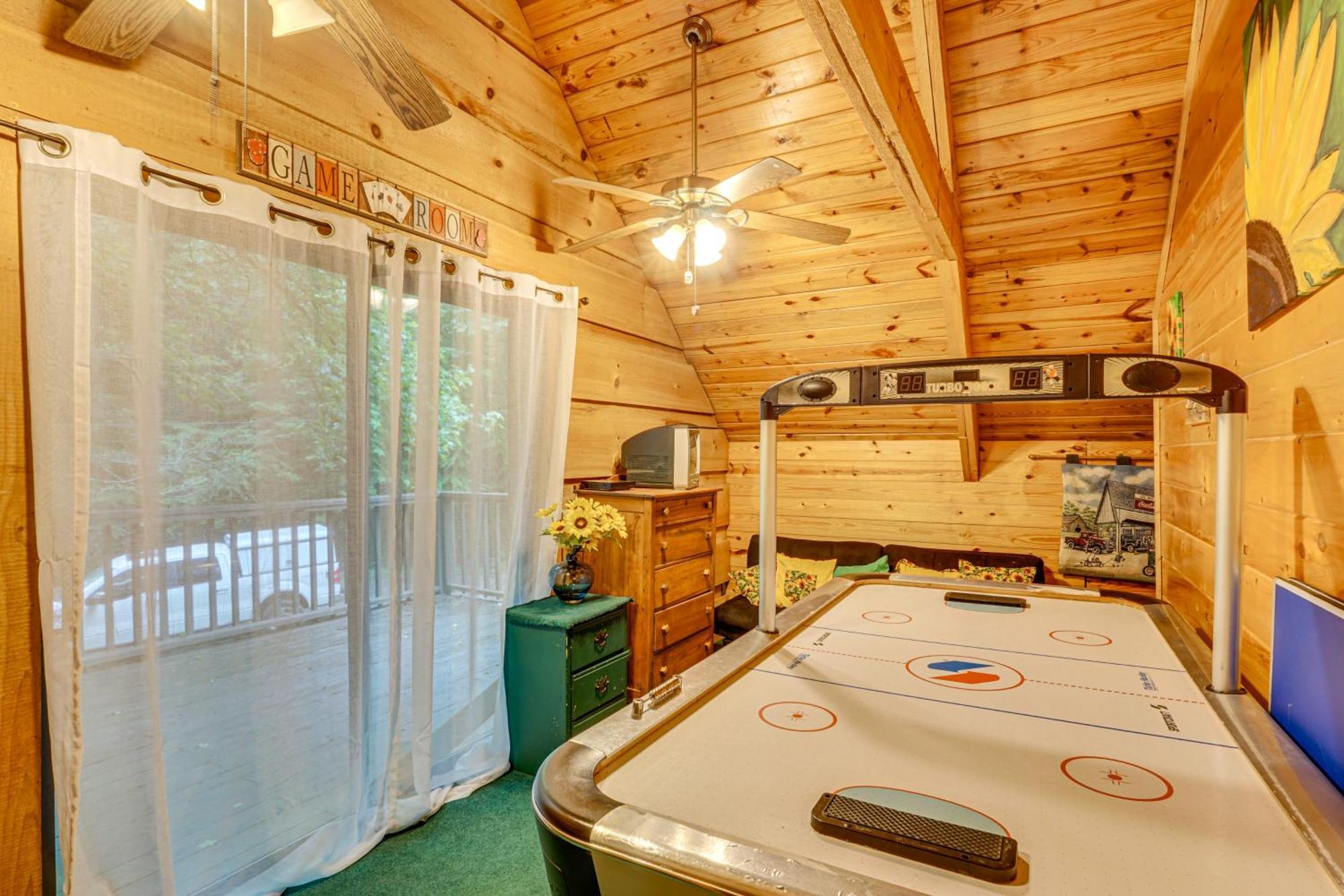 Holiday home Cozy With Large Mountain Creek! Tellico Plains