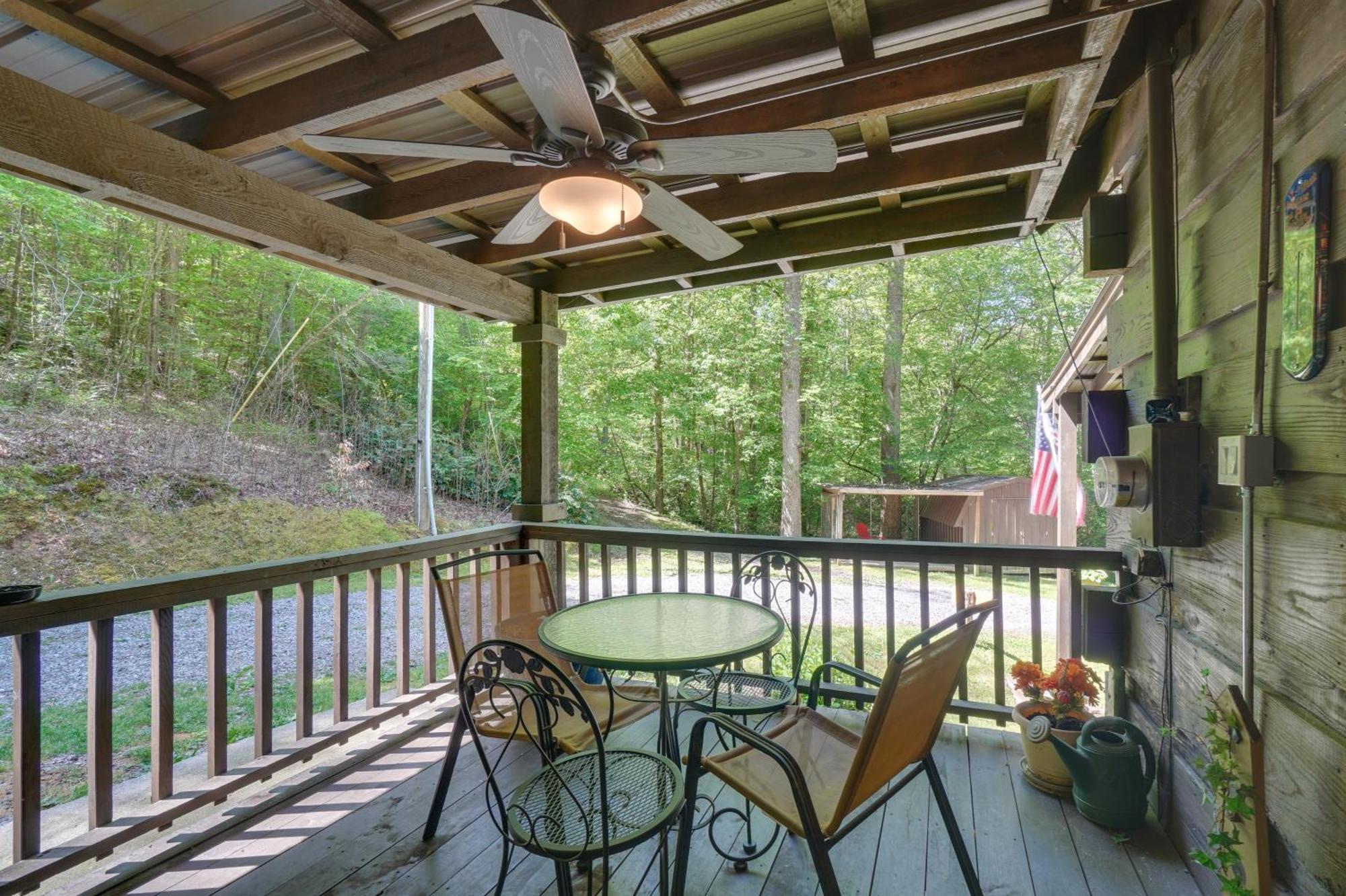 Cozy With Large Mountain Creek! *
