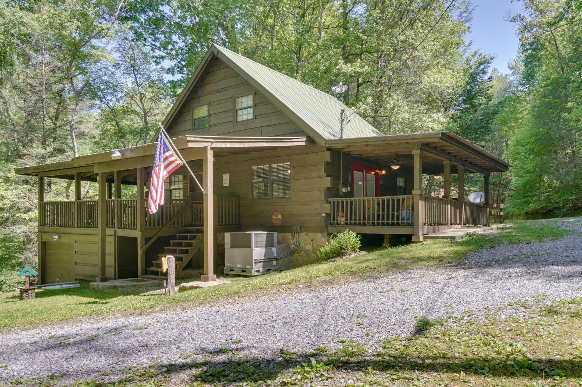 Holiday home Cozy With Large Mountain Creek! Tellico Plains